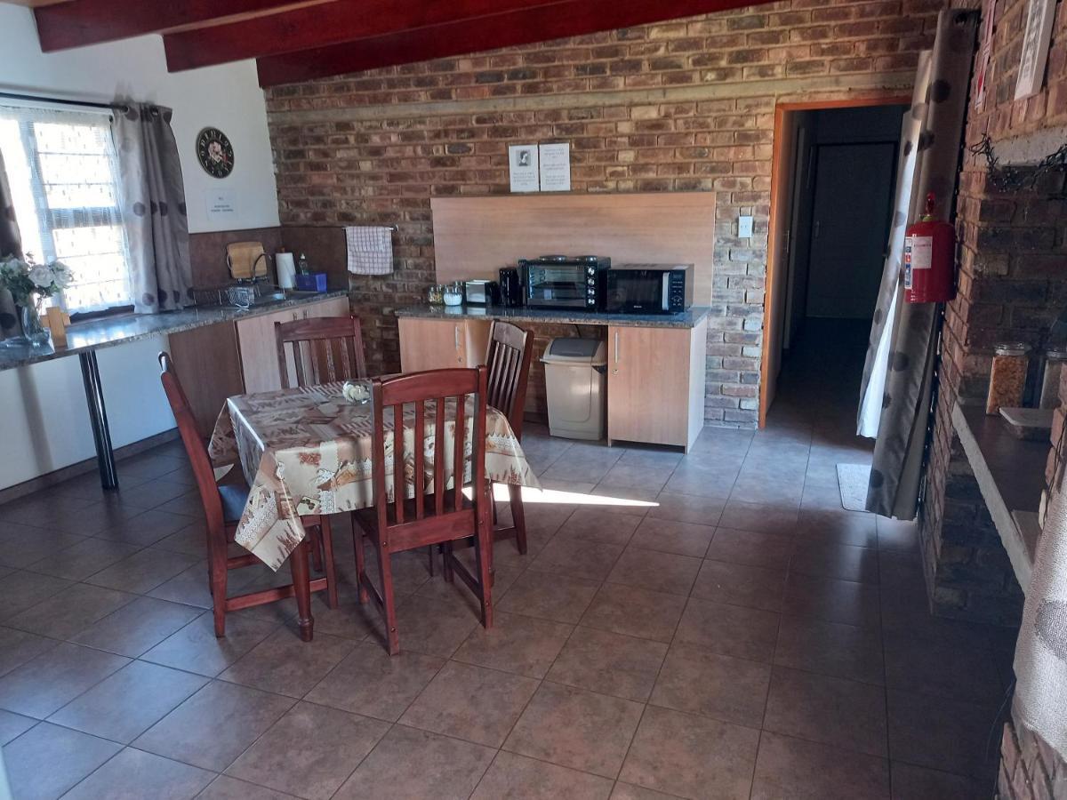 White Rose Guest House Vanderbijlpark Exterior photo