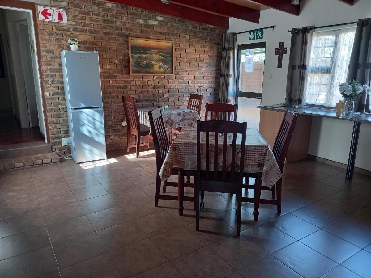 White Rose Guest House Vanderbijlpark Exterior photo