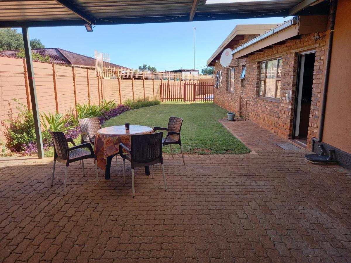 White Rose Guest House Vanderbijlpark Exterior photo