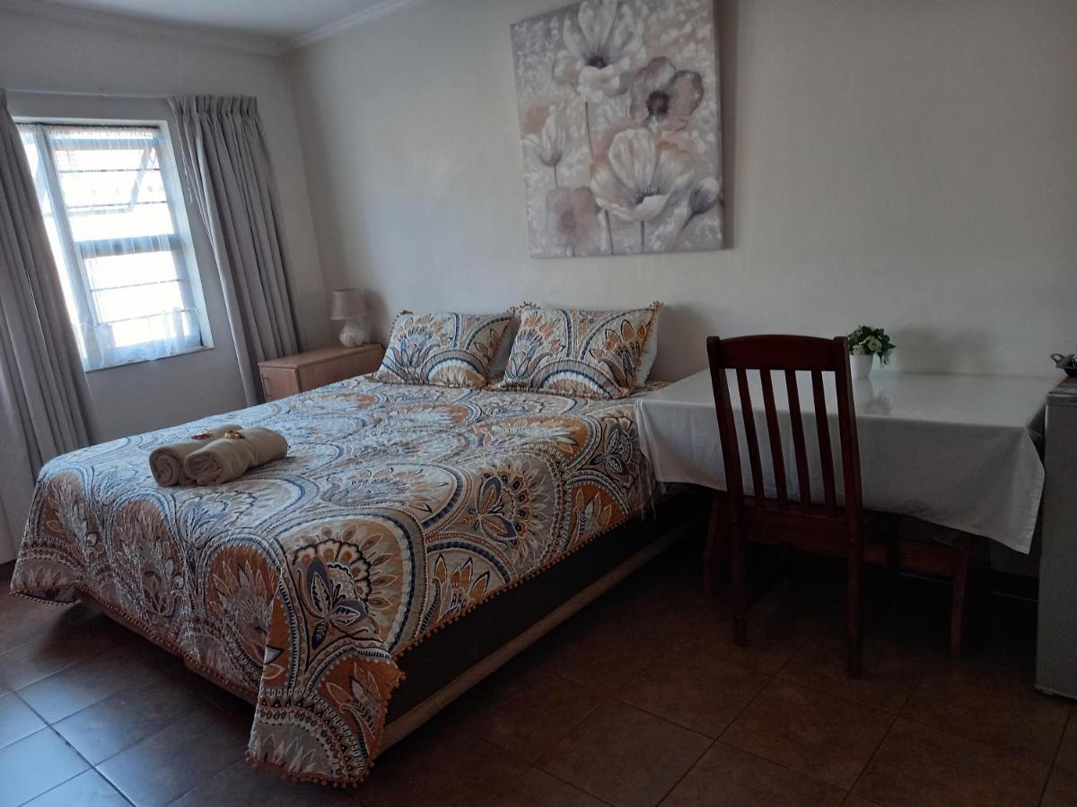 White Rose Guest House Vanderbijlpark Exterior photo