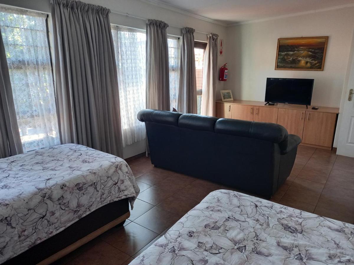 White Rose Guest House Vanderbijlpark Room photo